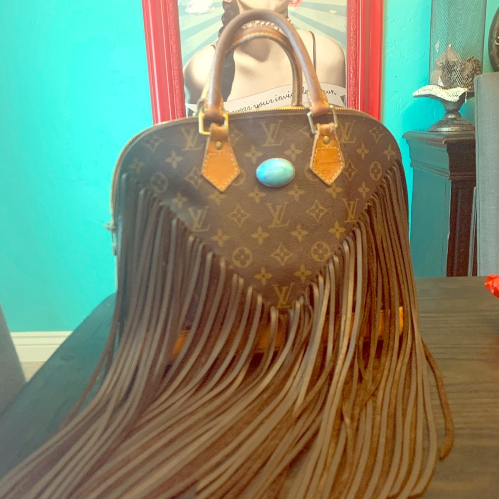 AUTHENTIC LOUIS VUITTON PURSE WITH FRINGE